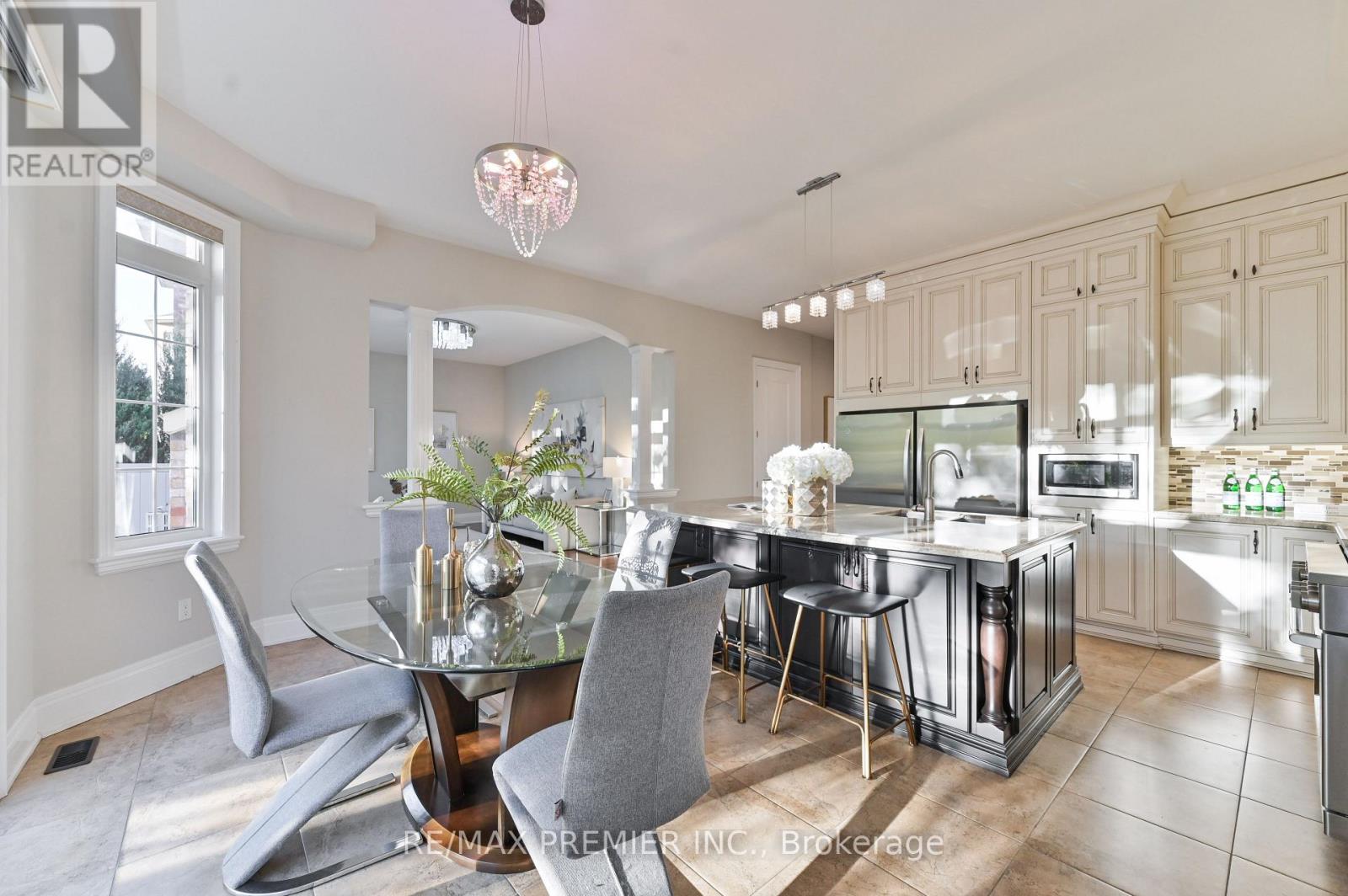 64 Heintzman Crescent, Vaughan, Ontario  L6A 4T1 - Photo 14 - N12833506