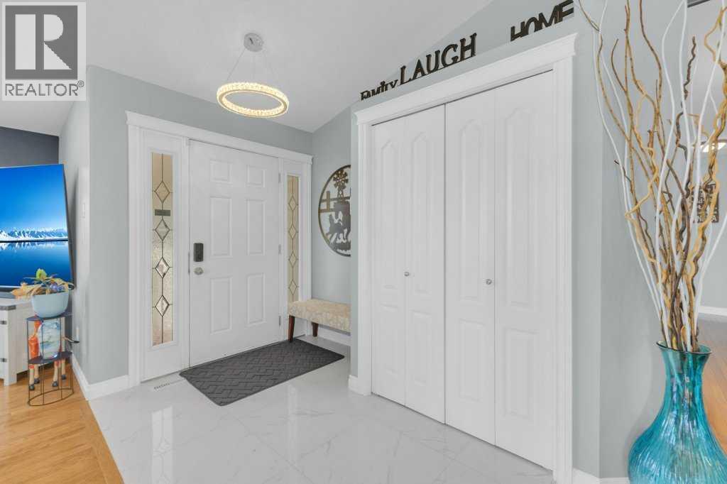 3905 39 Street Close, Ponoka, Alberta T4J 1A9 - Photo 2 - A2288555