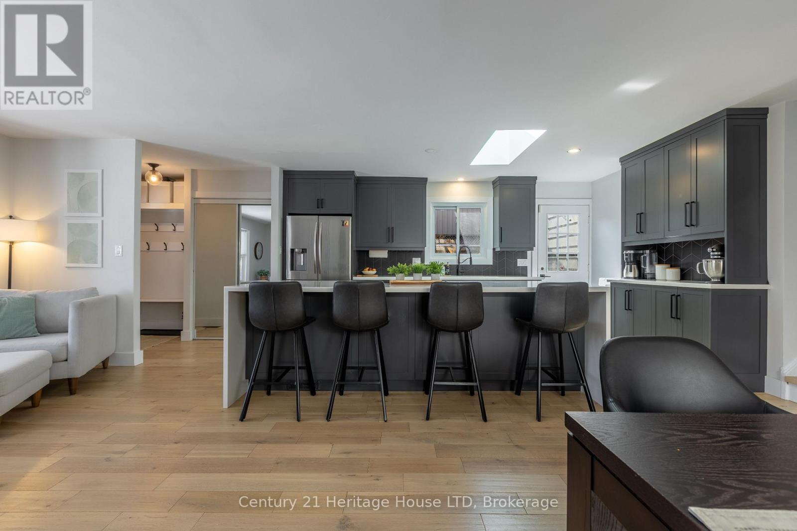 26 Royal Orchard Crescent, St. Catharines, Ontario  L2N 4E9 - Photo 6 - X12836740