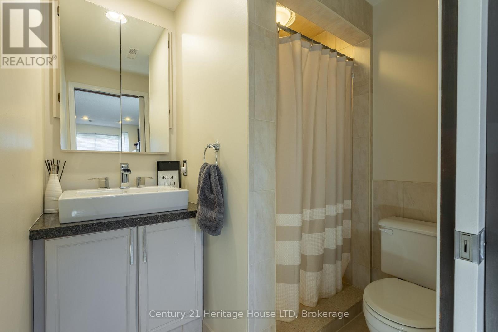 26 Royal Orchard Crescent, St. Catharines, Ontario  L2N 4E9 - Photo 17 - X12836740