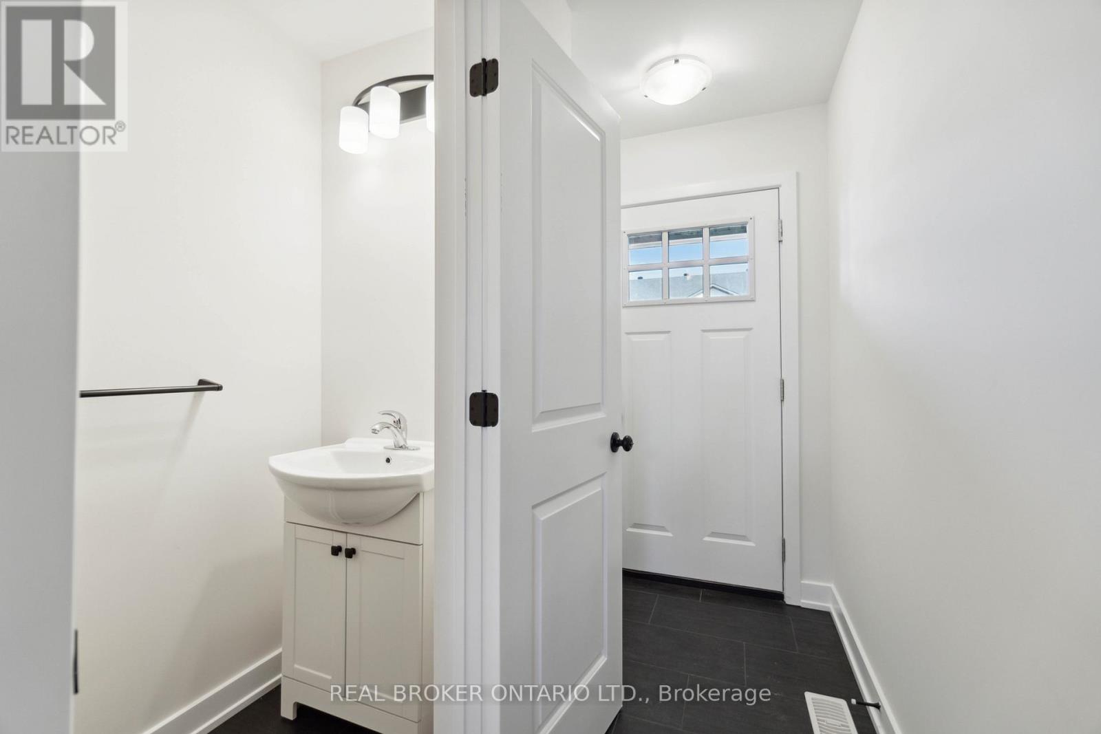 73 Staples Boulevard, Smiths Falls, Ontario  K7A 0B8 - Photo 3 - X12846878