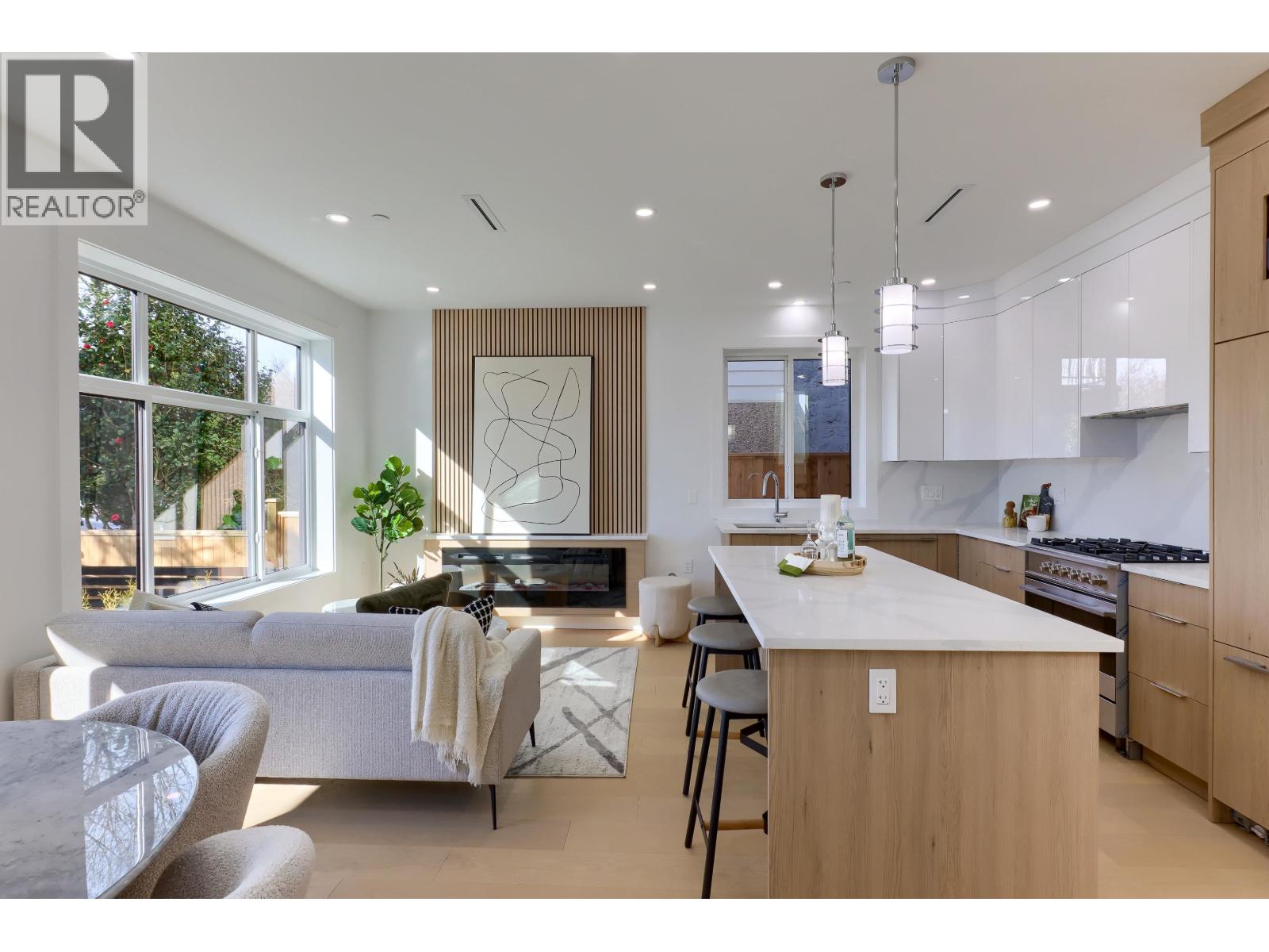 1 4742 St. Catherine Street, Vancouver, British Columbia  V5V 4M7 - Photo 2 - R3096367