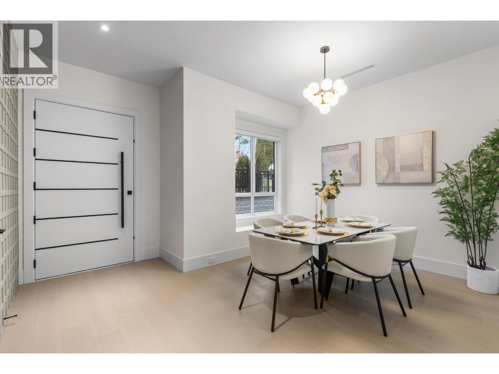 2 6070 Elgin Avenue, Burnaby, British Columbia  V5H 3S4 - Photo 2 - R3096376