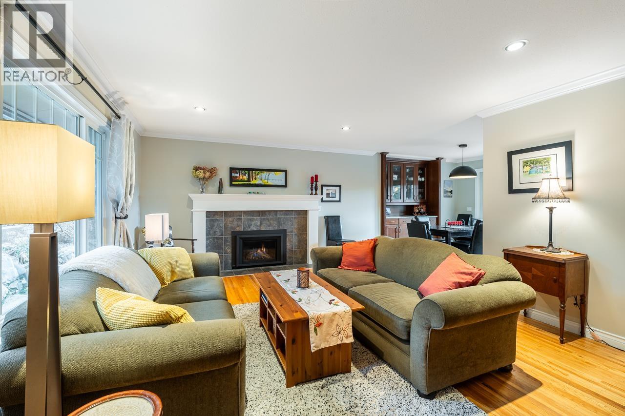 248 Harvard Drive, Port Moody, British Columbia  V3H 1S8 - Photo 2 - R3096396