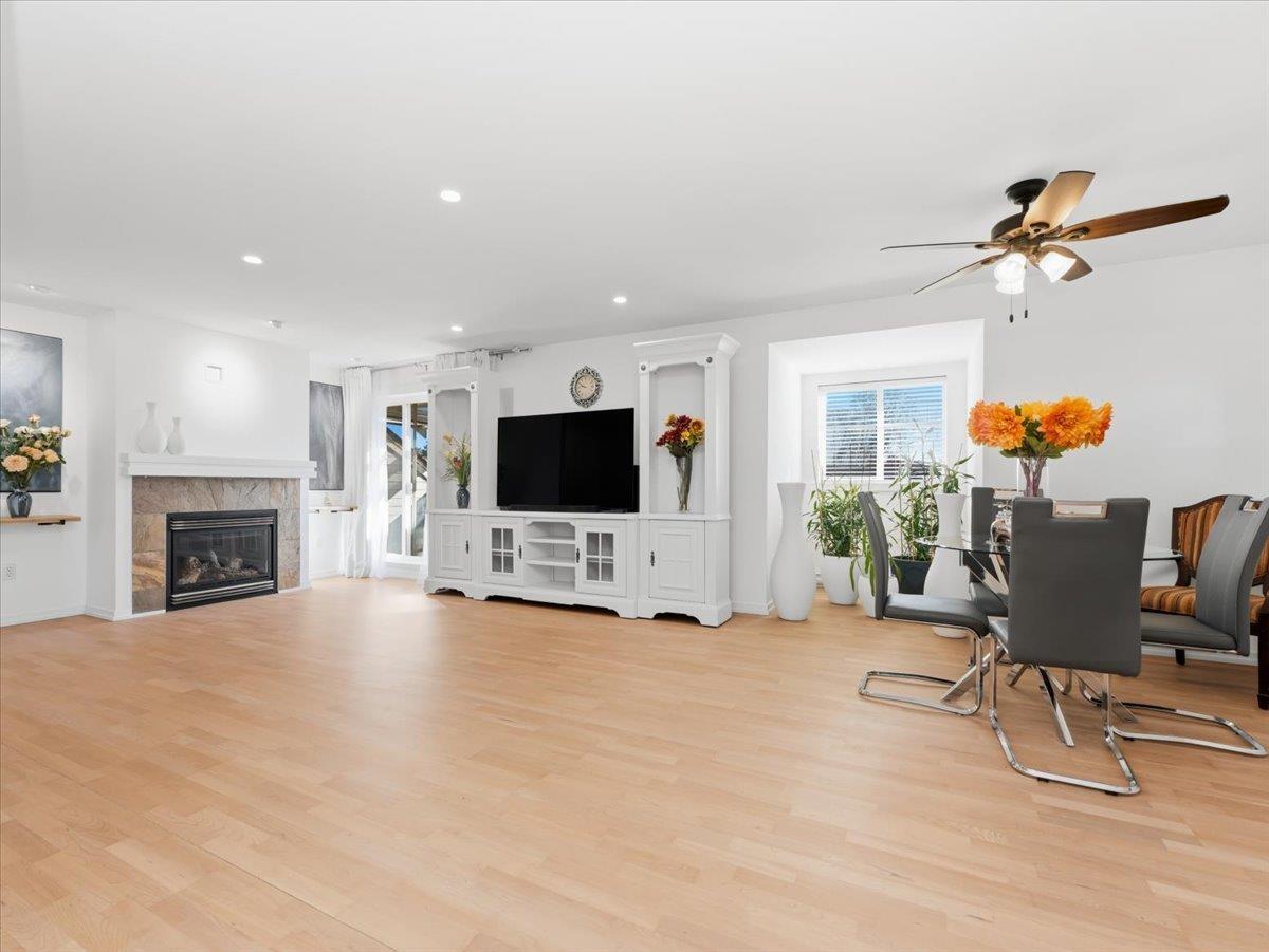 409 15621 Marine Drive, White Rock, British Columbia  V4B 1E1 - Photo 3 - R3096316