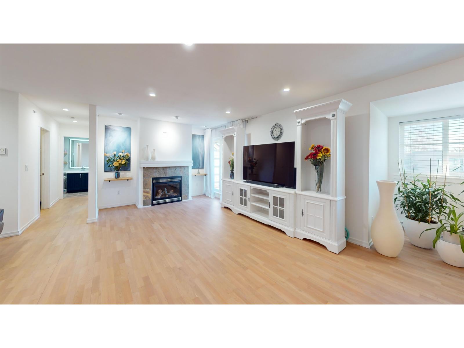 409 15621 Marine Drive, White Rock, British Columbia  V4B 1E1 - Photo 2 - R3096316