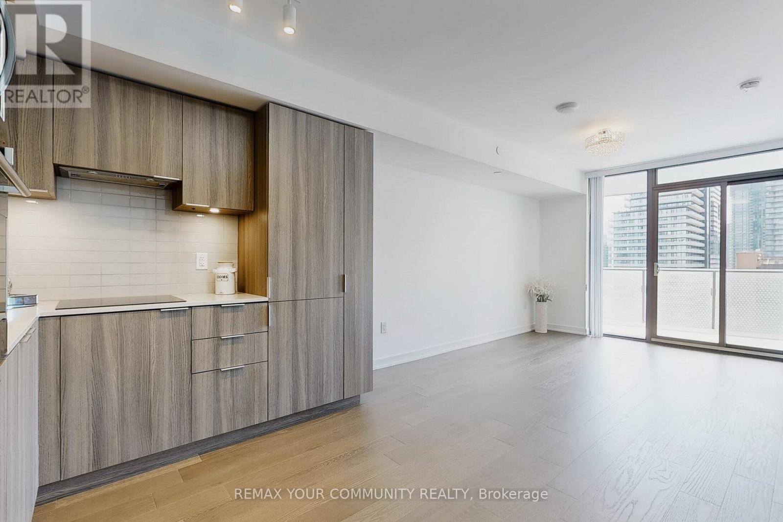 2604 - 11 Wellesley Street W, Toronto, Ontario  M4Y 1E8 - Photo 19 - C12846870