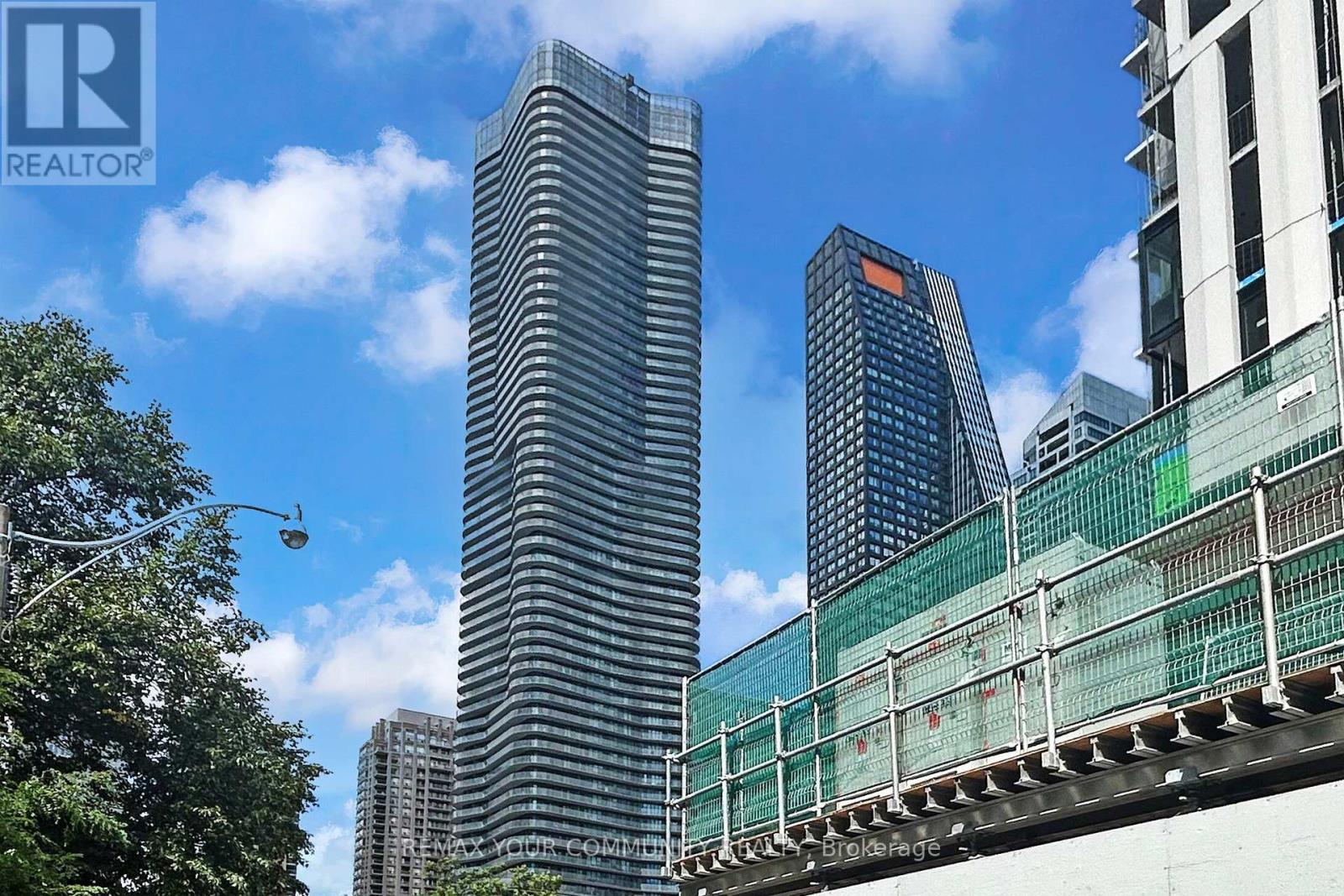 2604 - 11 Wellesley Street W, Toronto, Ontario  M4Y 1E8 - Photo 2 - C12846870