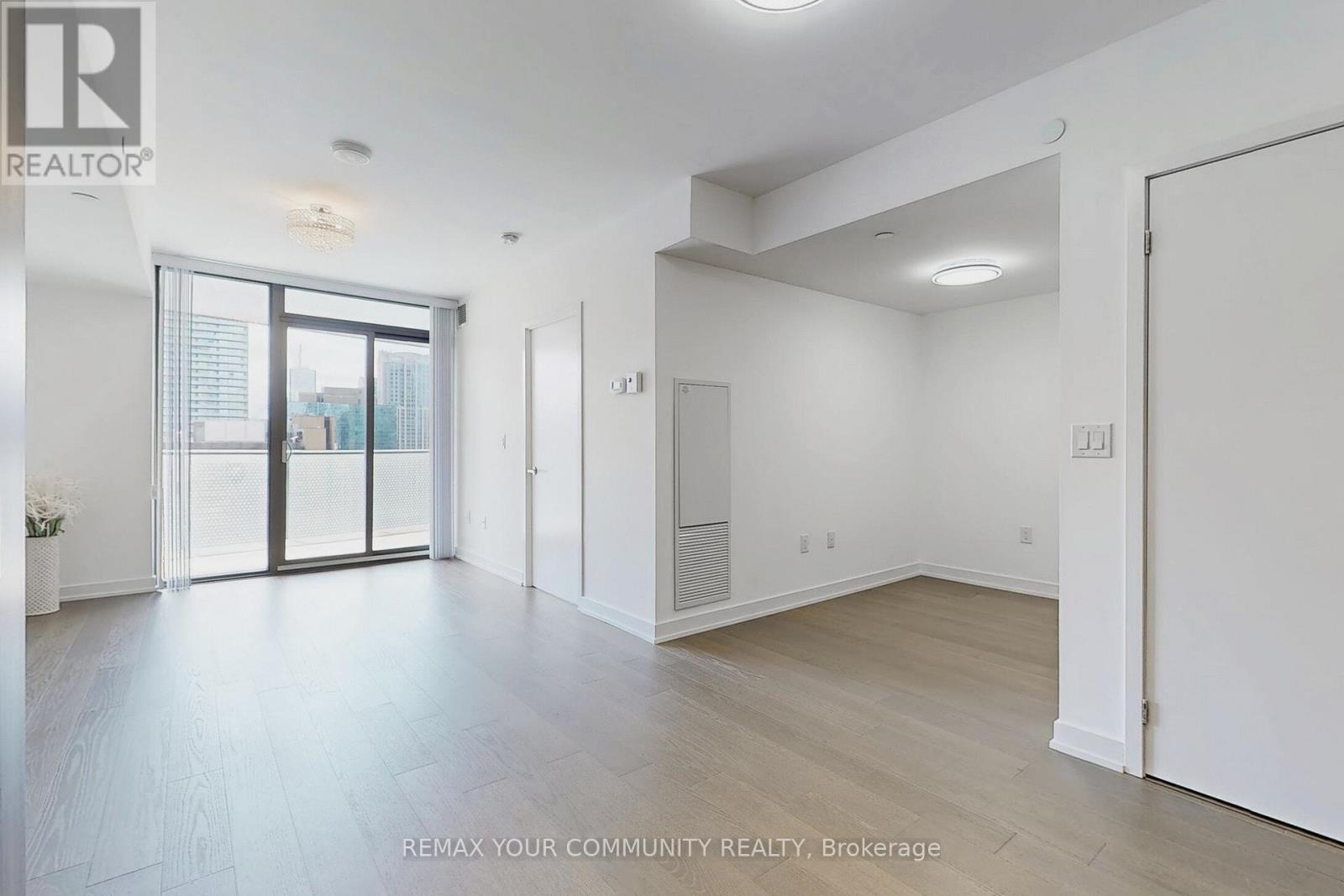 2604 - 11 Wellesley Street W, Toronto, Ontario  M4Y 1E8 - Photo 25 - C12846870