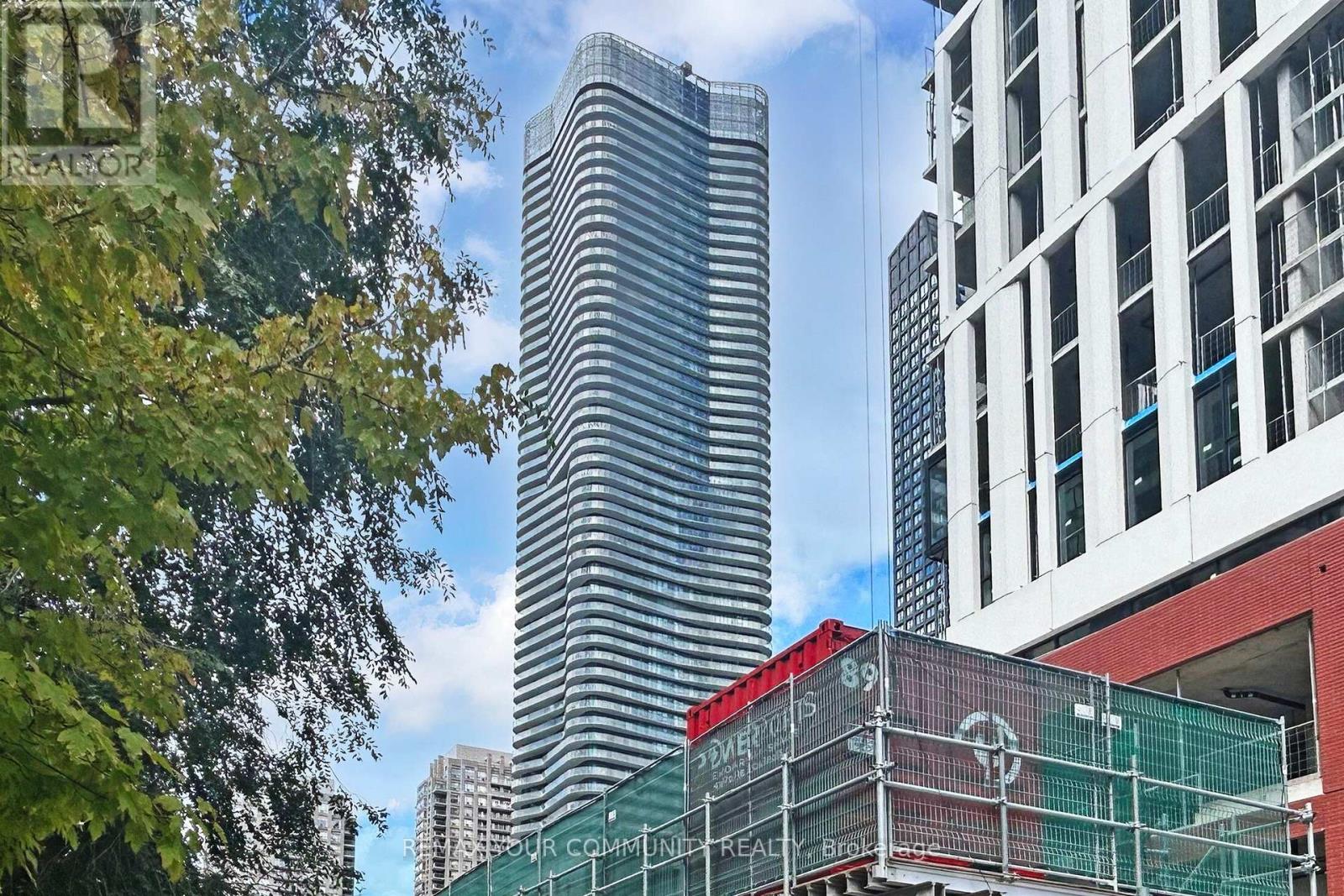 2604 - 11 Wellesley Street W, Toronto, Ontario  M4Y 1E8 - Photo 3 - C12846870