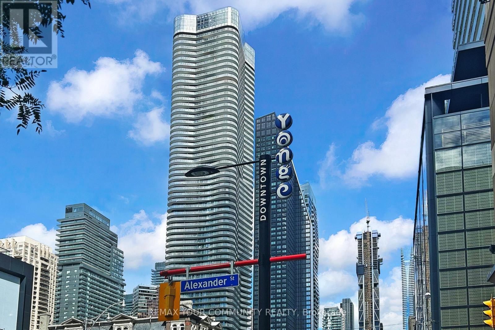 2604 - 11 Wellesley Street W, Toronto, Ontario  M4Y 1E8 - Photo 5 - C12846870