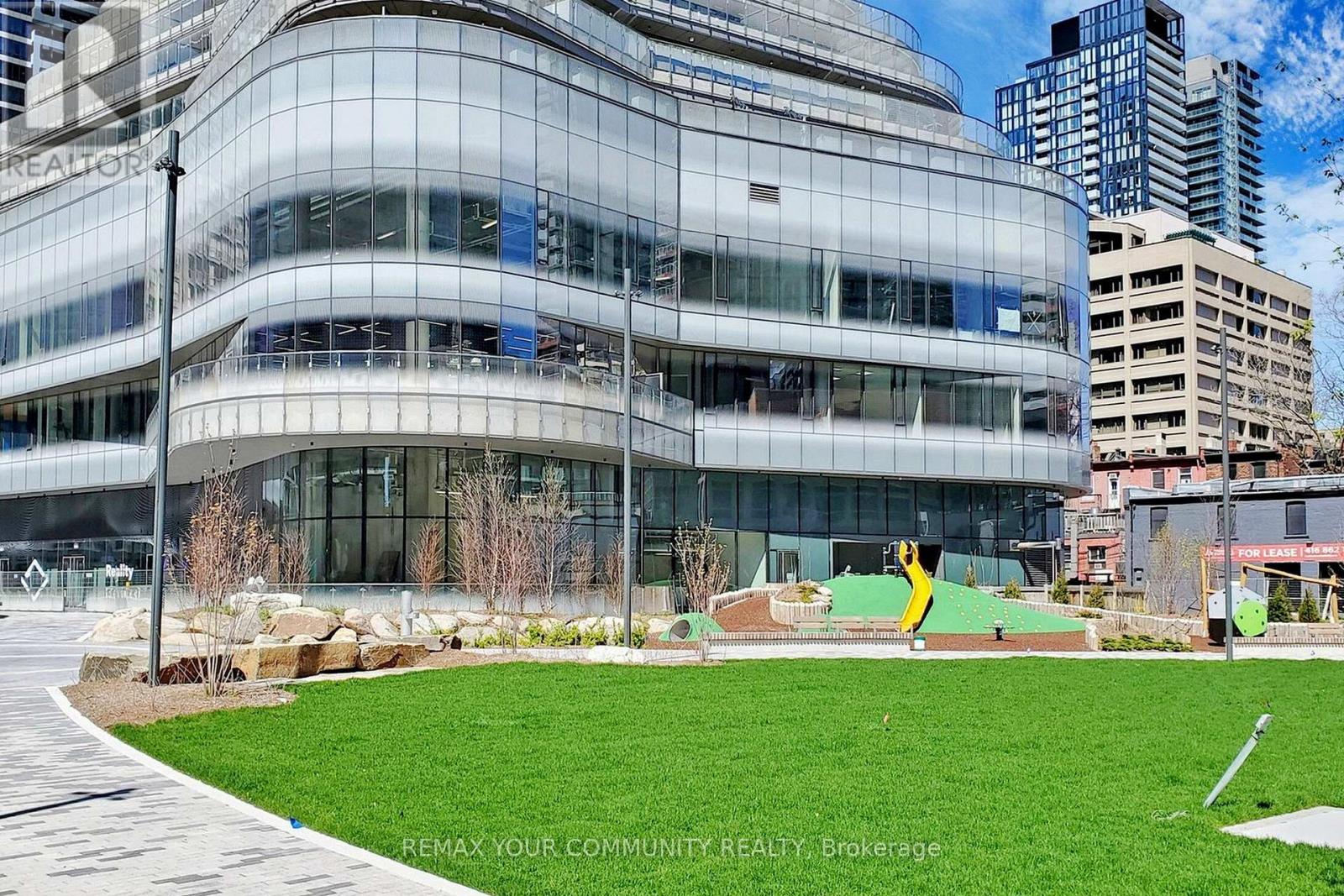 2604 - 11 Wellesley Street W, Toronto, Ontario  M4Y 1E8 - Photo 6 - C12846870