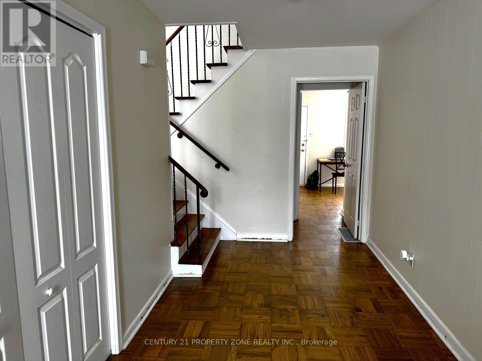 15 Carney Road, Toronto, Ontario  M2M 1T1 - Photo 4 - C12846892