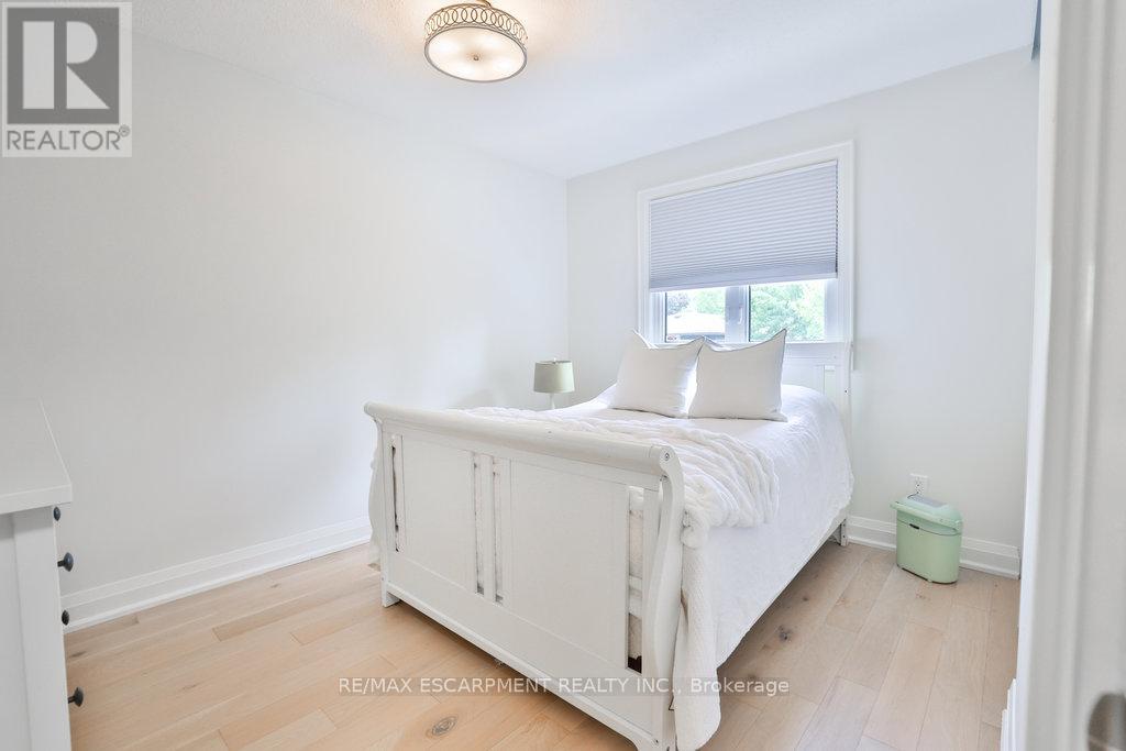 3354 Bristol Drive, Burlington, Ontario  L7M 1W4 - Photo 11 - W12846866