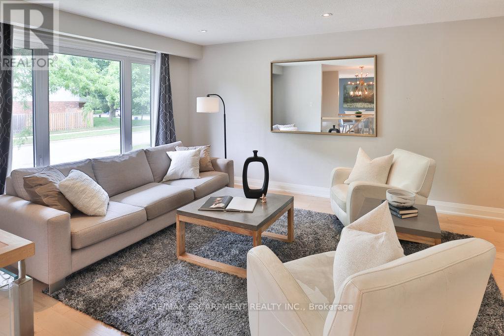 3354 Bristol Drive, Burlington, Ontario  L7M 1W4 - Photo 6 - W12846866