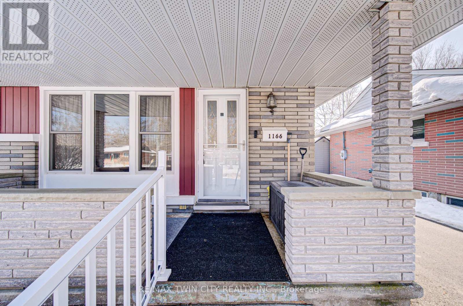 1166 Homuth Avenue, Cambridge, Ontario  N3H 2C7 - Photo 4 - X12846884