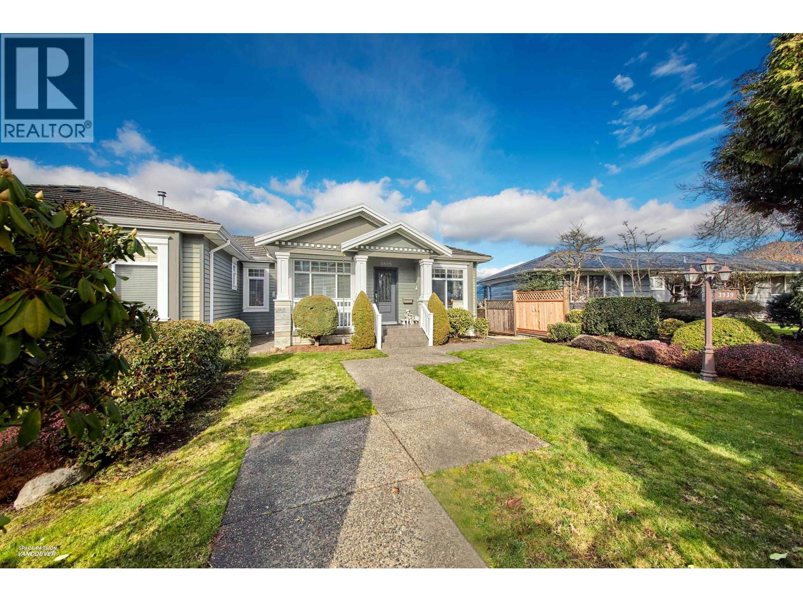 3939 Elmwood Street, Burnaby, British Columbia  V5G 1R9 - Photo 2 - R3096208