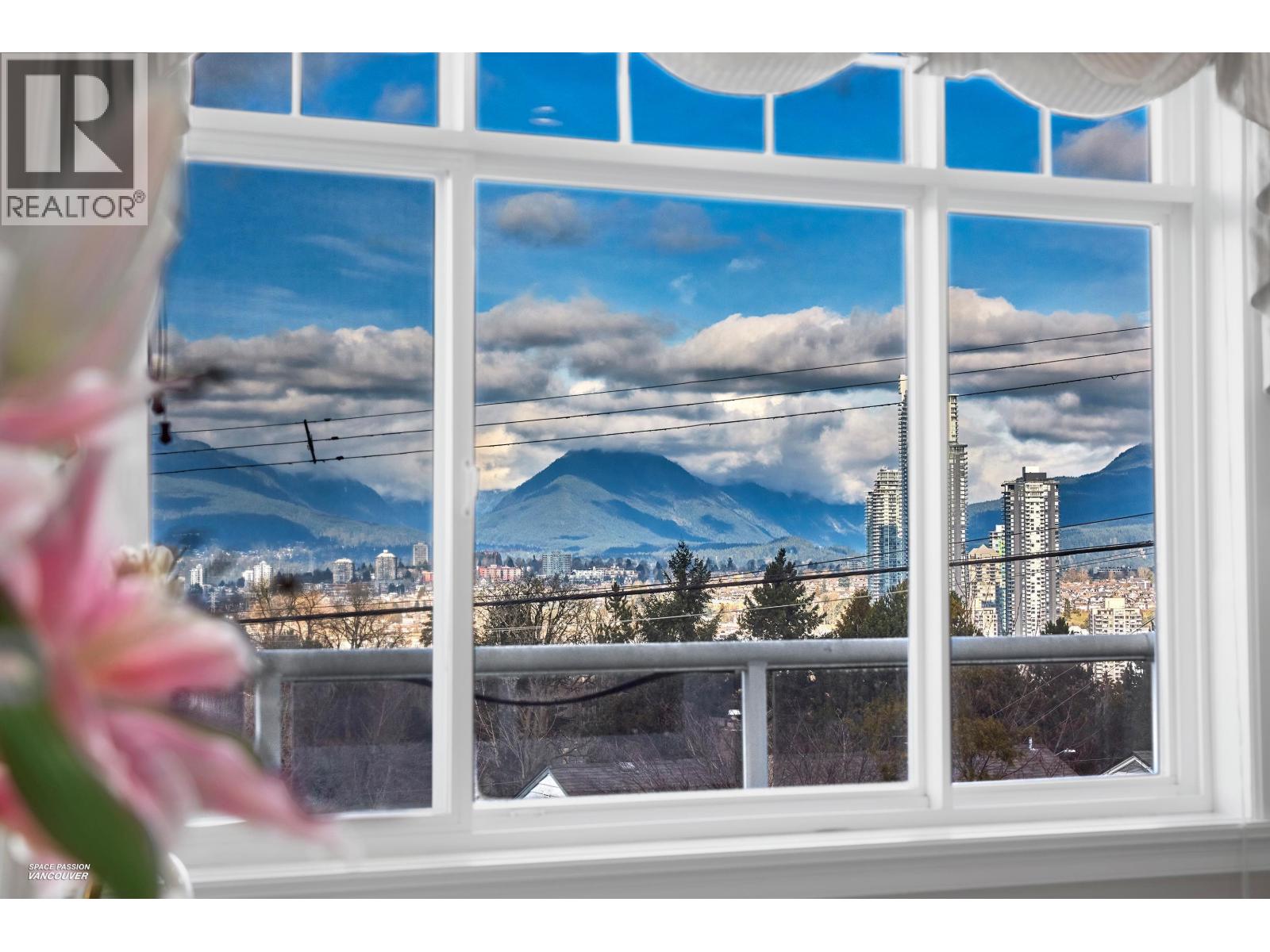 3939 Elmwood Street, Burnaby, British Columbia  V5G 1R9 - Photo 1 - R3096208