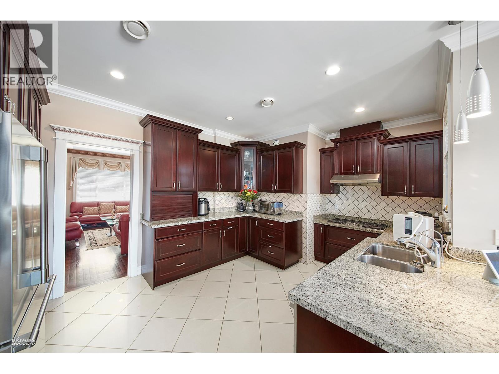 3939 Elmwood Street, Burnaby, British Columbia  V5G 1R9 - Photo 8 - R3096208