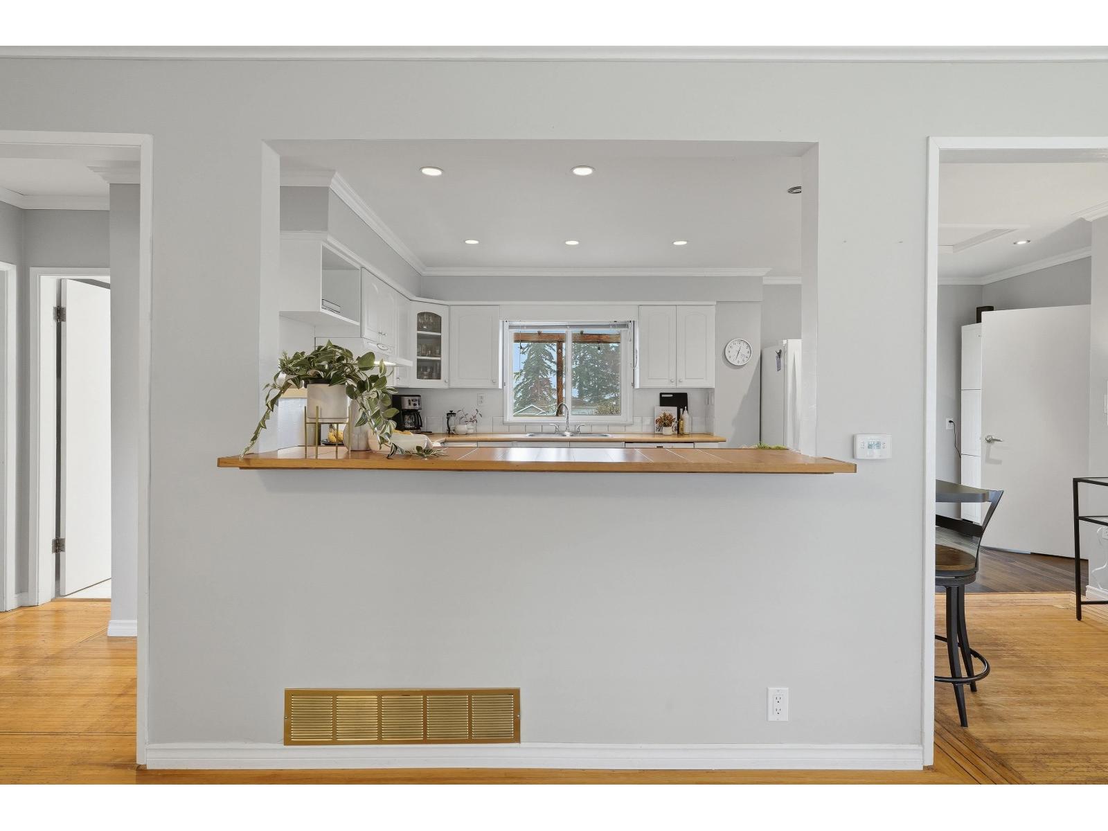 1350 Finlay Street, White Rock, British Columbia  V4B 4L2 - Photo 9 - R3095323