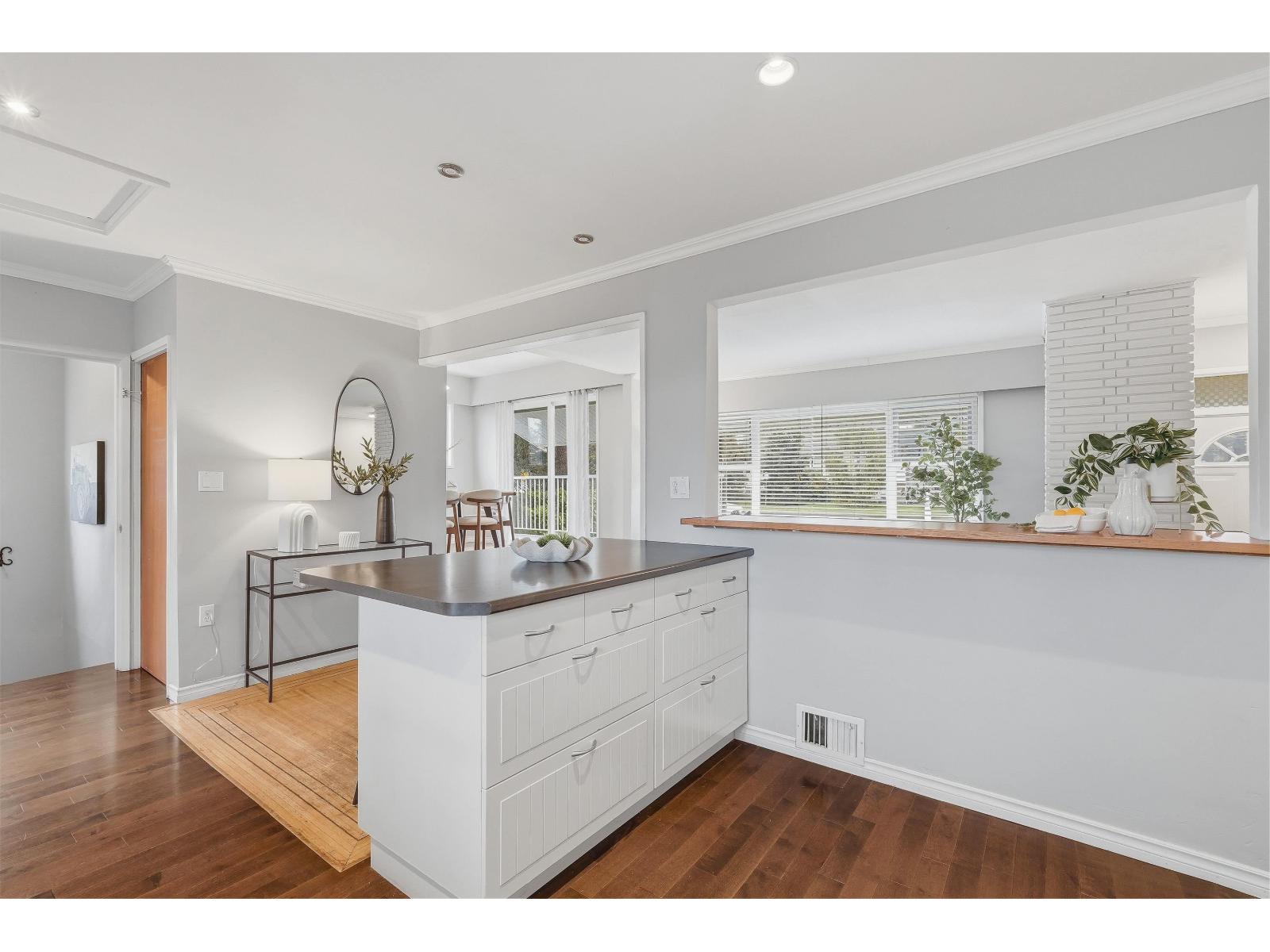 1350 Finlay Street, White Rock, British Columbia  V4B 4L2 - Photo 6 - R3095323