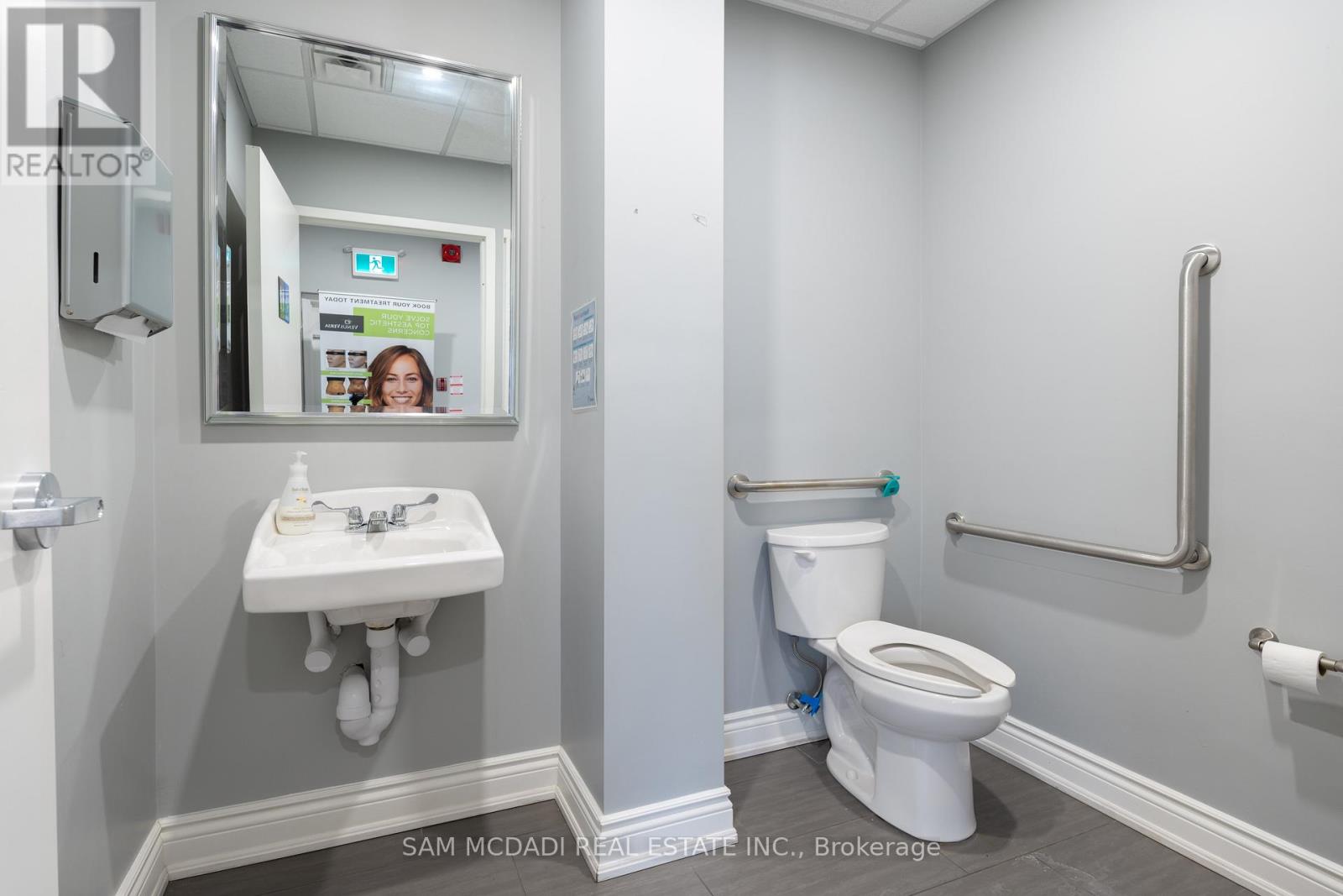 1651 Lakeshore Road W, Mississauga, Ontario  L5J 1J4 - Photo 13 - W12846916