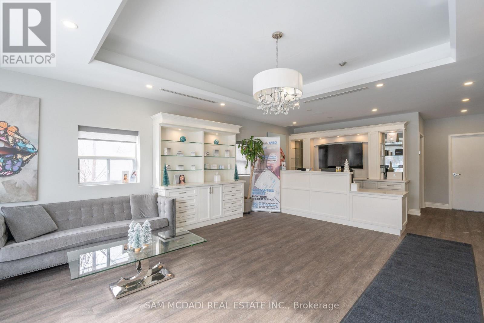 1651 Lakeshore Road W, Mississauga, Ontario  L5J 1J4 - Photo 3 - W12846916