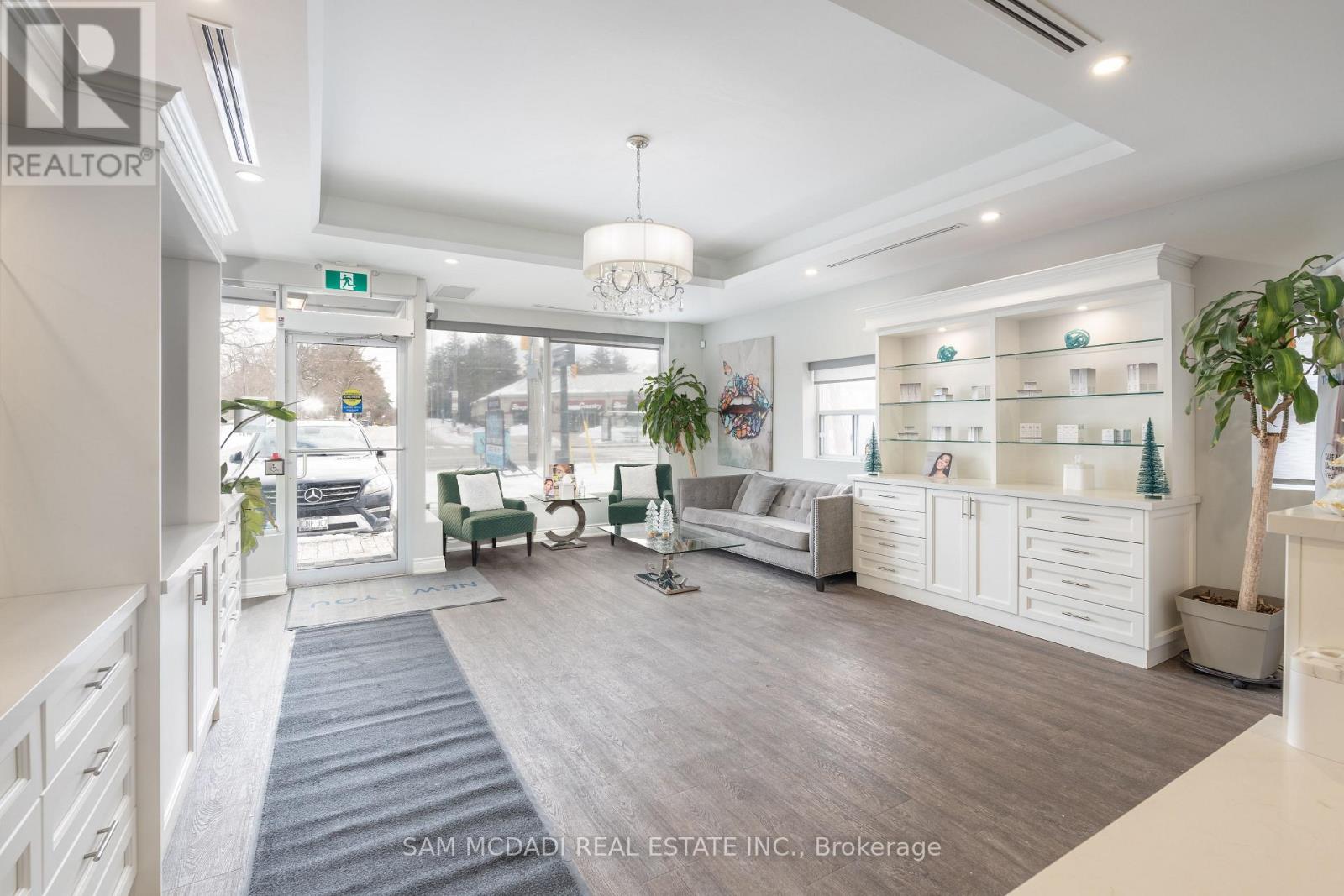 1651 Lakeshore Road W, Mississauga, Ontario  L5J 1J4 - Photo 4 - W12846916