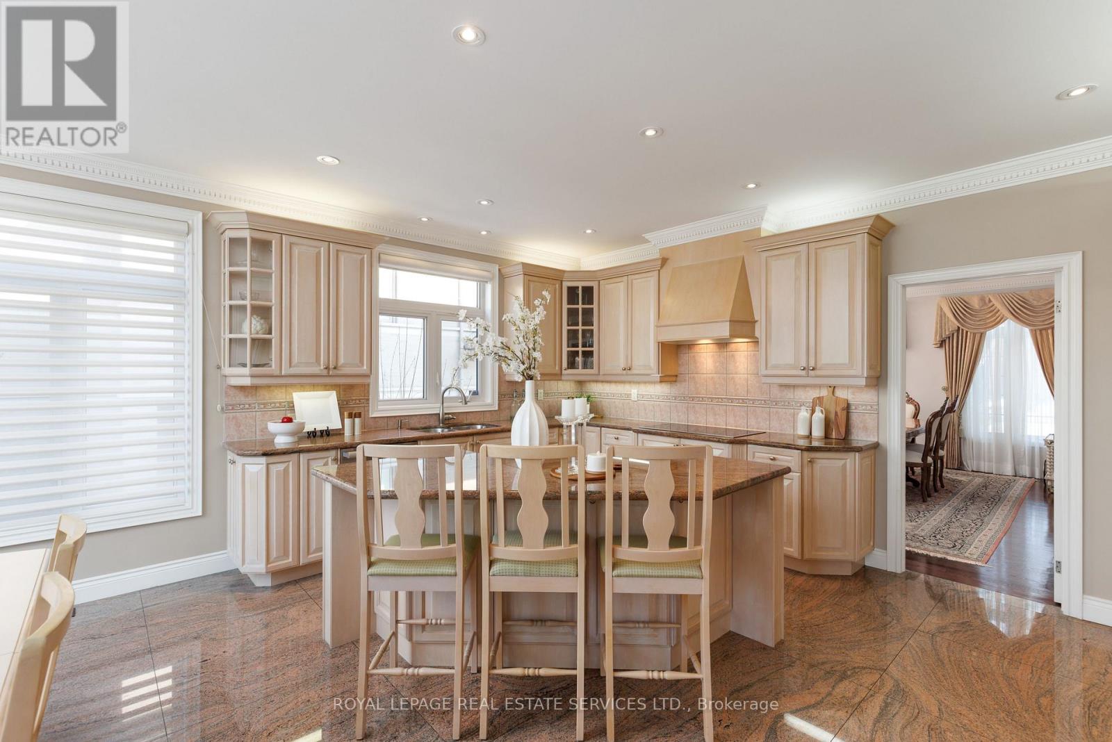 64 Yorkleigh Avenue, Toronto, Ontario  M9P 1Y5 - Photo 13 - W12846922