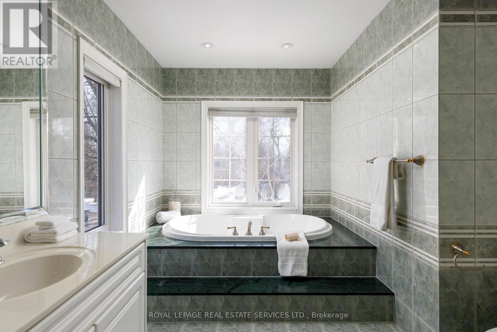 64 Yorkleigh Avenue, Toronto, Ontario  M9P 1Y5 - Photo 22 - W12846922