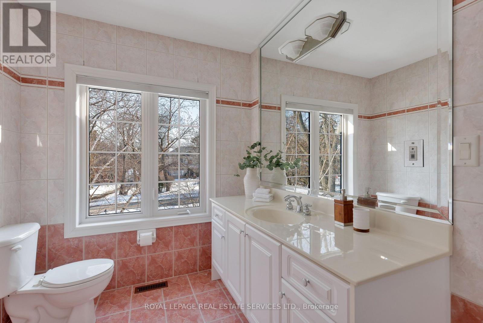 64 Yorkleigh Avenue, Toronto, Ontario  M9P 1Y5 - Photo 32 - W12846922