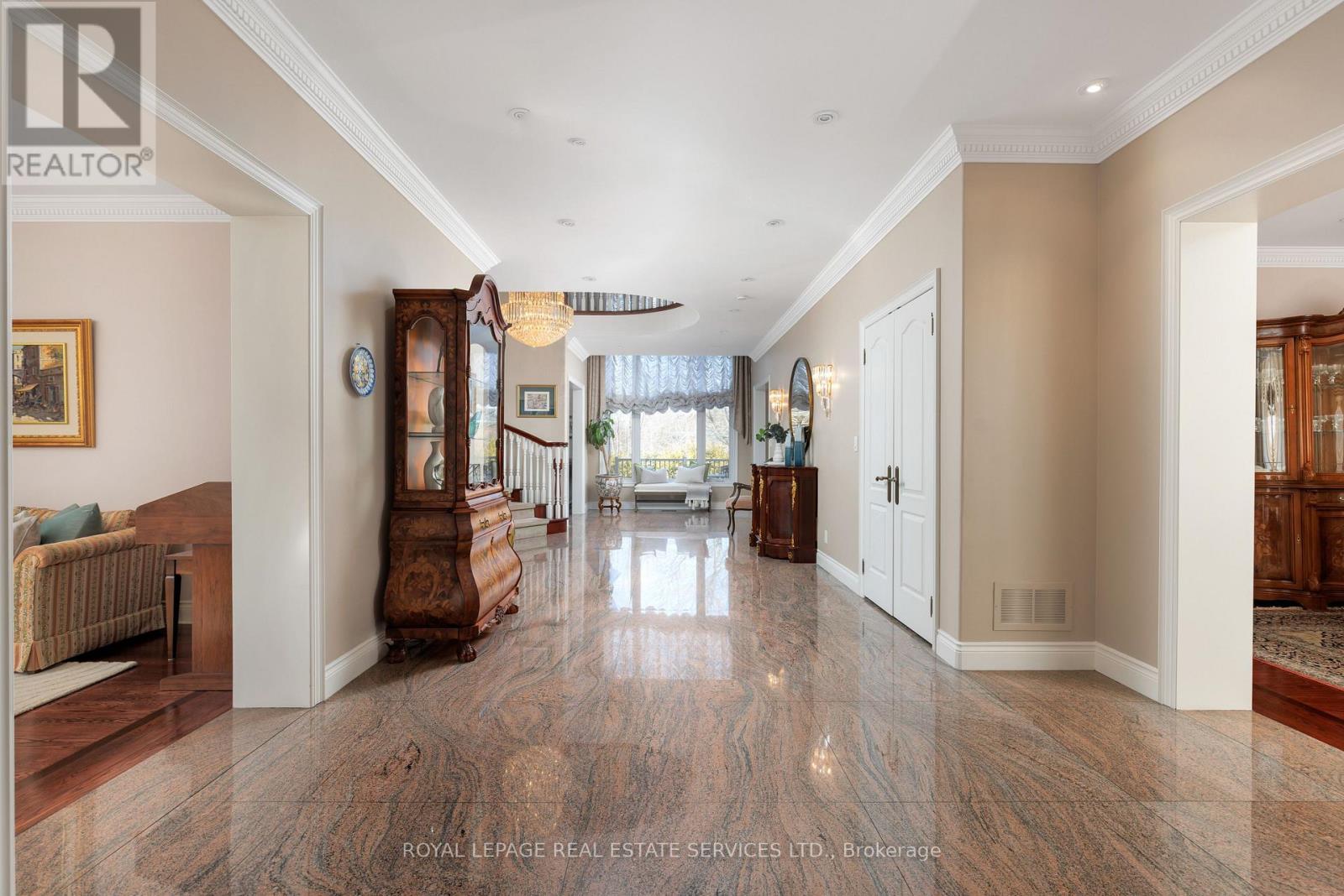 64 Yorkleigh Avenue, Toronto, Ontario  M9P 1Y5 - Photo 4 - W12846922