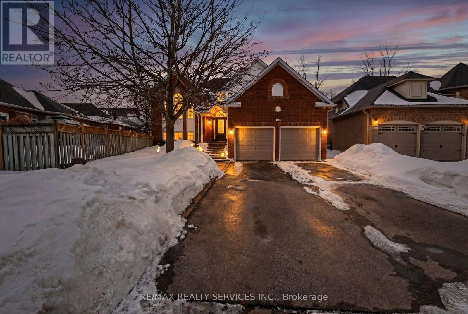 4 Valleybrae Court, Caledon, Ontario  L7C 1B8 - Photo 2 - W12846924