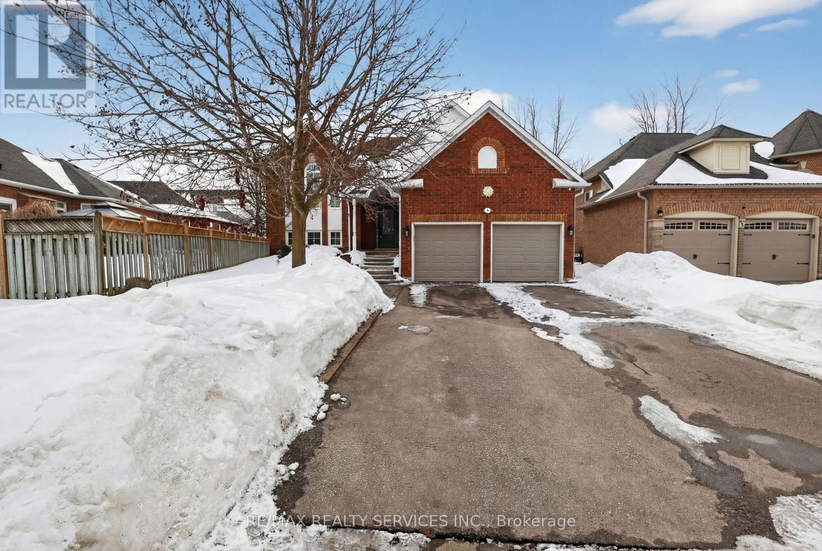 4 Valleybrae Court, Caledon, Ontario  L7C 1B8 - Photo 3 - W12846924