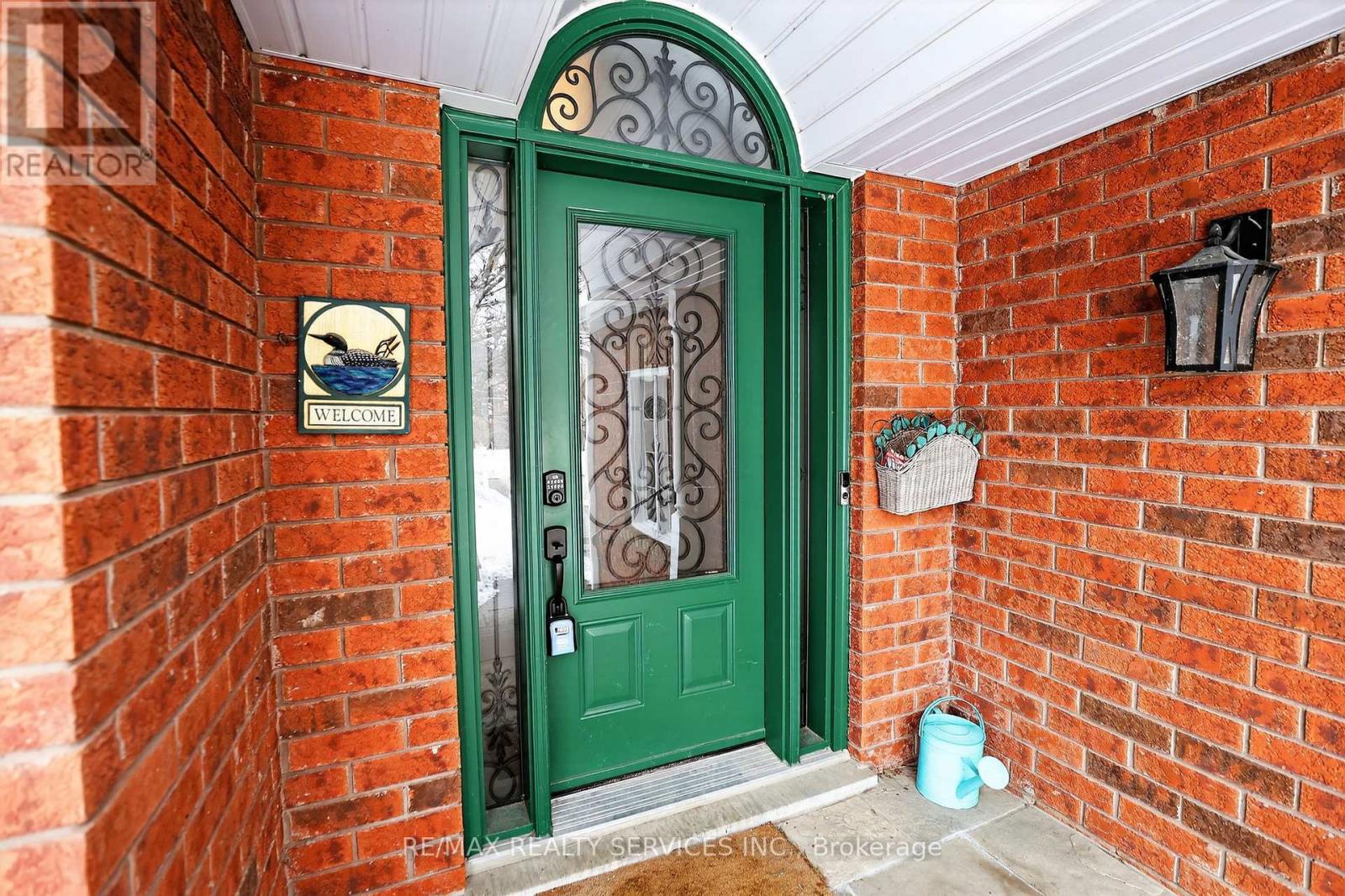 4 Valleybrae Court, Caledon, Ontario  L7C 1B8 - Photo 5 - W12846924