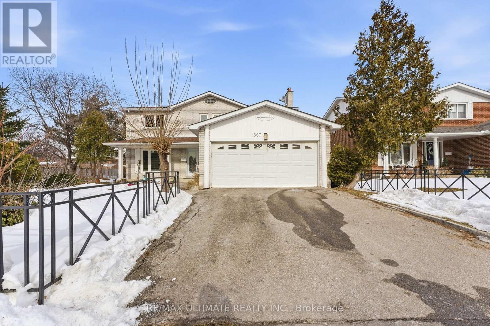 1867 Bough Beeches Boulevard, Mississauga, Ontario  L4W 2J8 - Photo 2 - W12846942