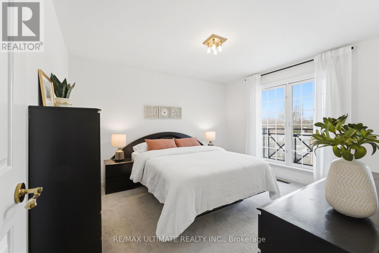 1867 Bough Beeches Boulevard, Mississauga, Ontario  L4W 2J8 - Photo 24 - W12846942