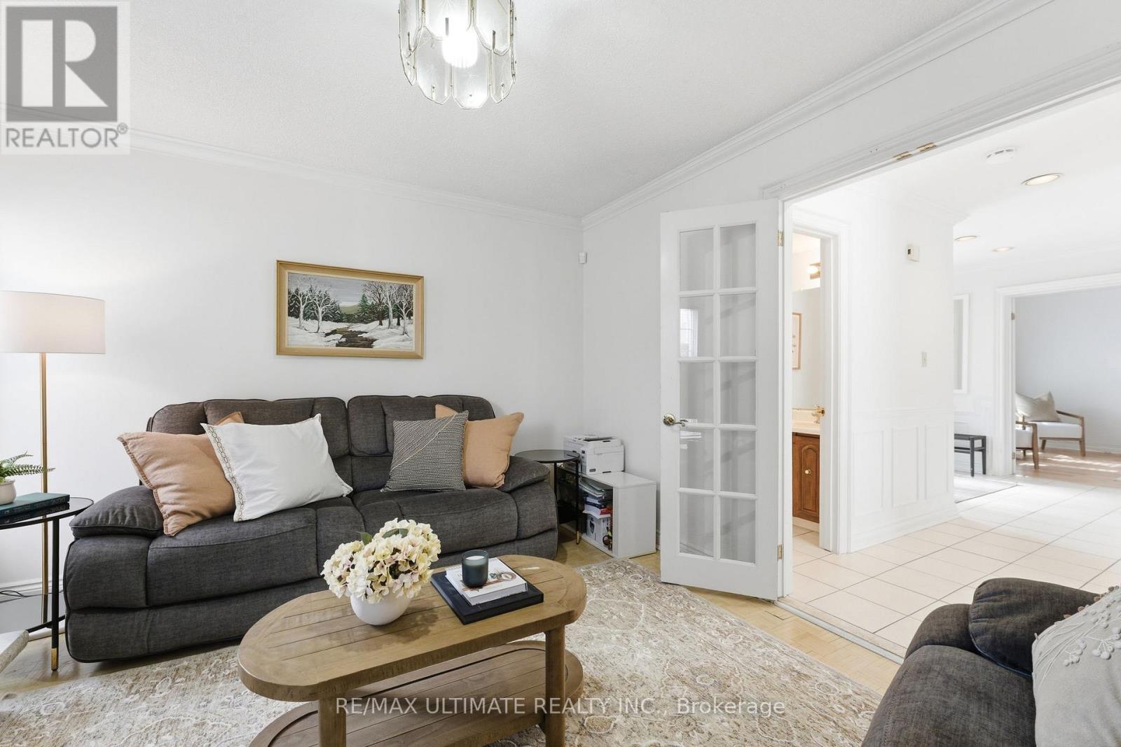 1867 Bough Beeches Boulevard, Mississauga, Ontario  L4W 2J8 - Photo 5 - W12846942