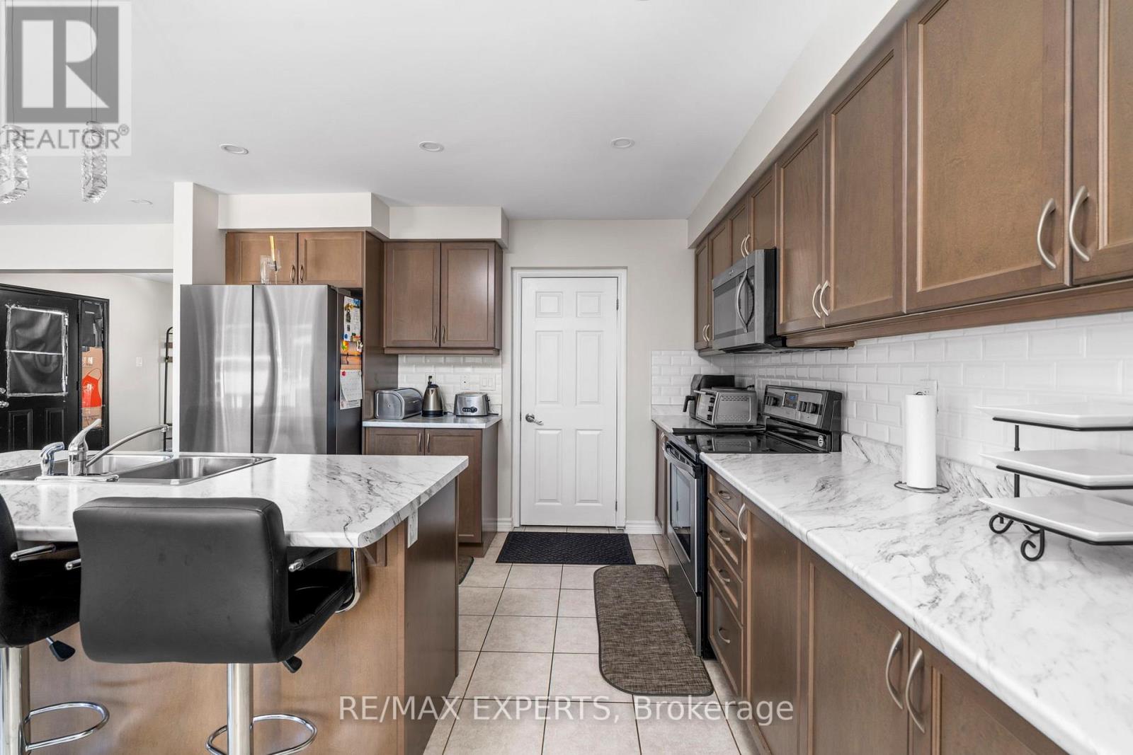 56 Donlamont Circle, Brampton, Ontario  L7A 4T5 - Photo 20 - W12846972