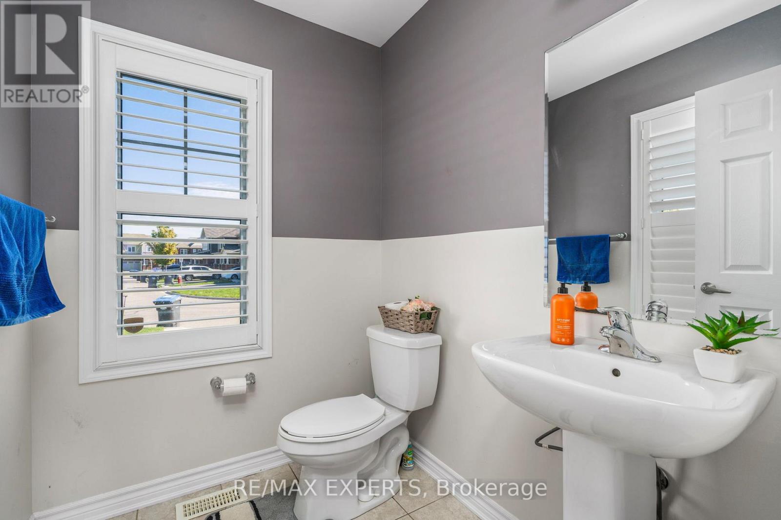 56 Donlamont Circle, Brampton, Ontario  L7A 4T5 - Photo 9 - W12846972