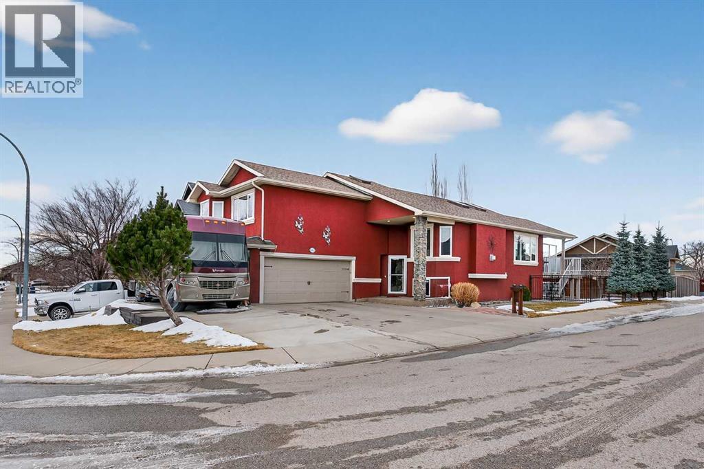 302 Sixmile Lane S, Lethbridge, Alberta  T1K 5S6 - Photo 1 - A2287802