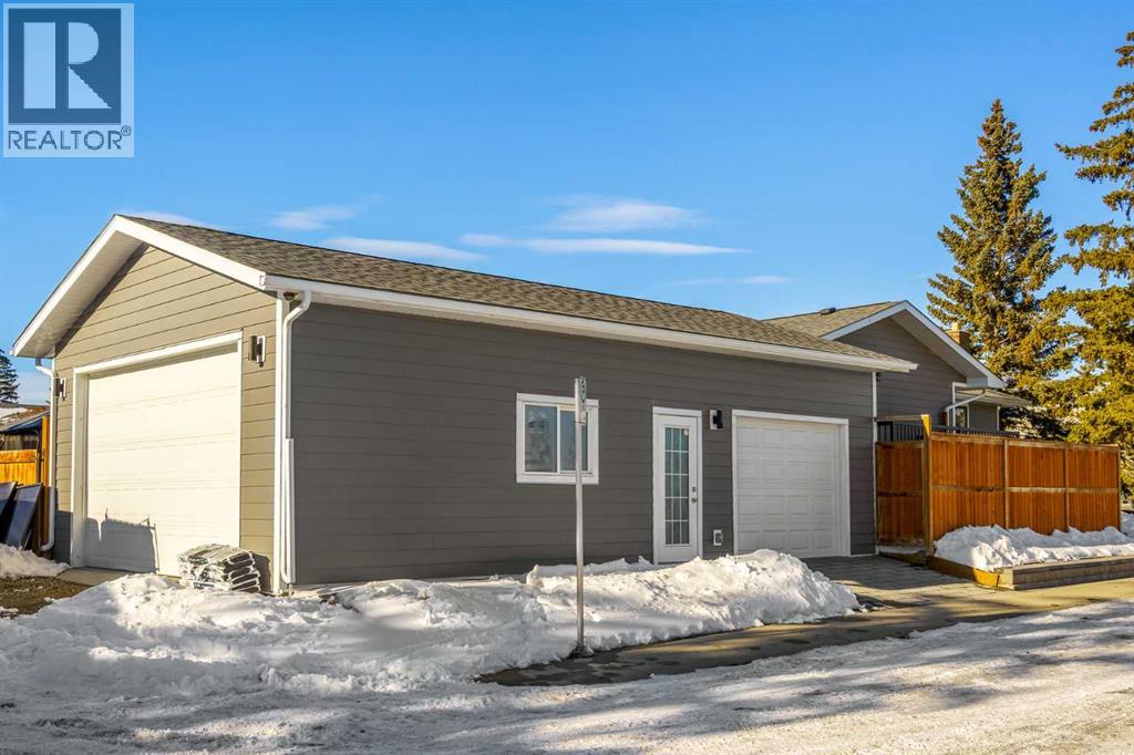 119 Silvercreek Close Nw, Calgary, Alberta  T3B 4G2 - Photo 3 - A2289202