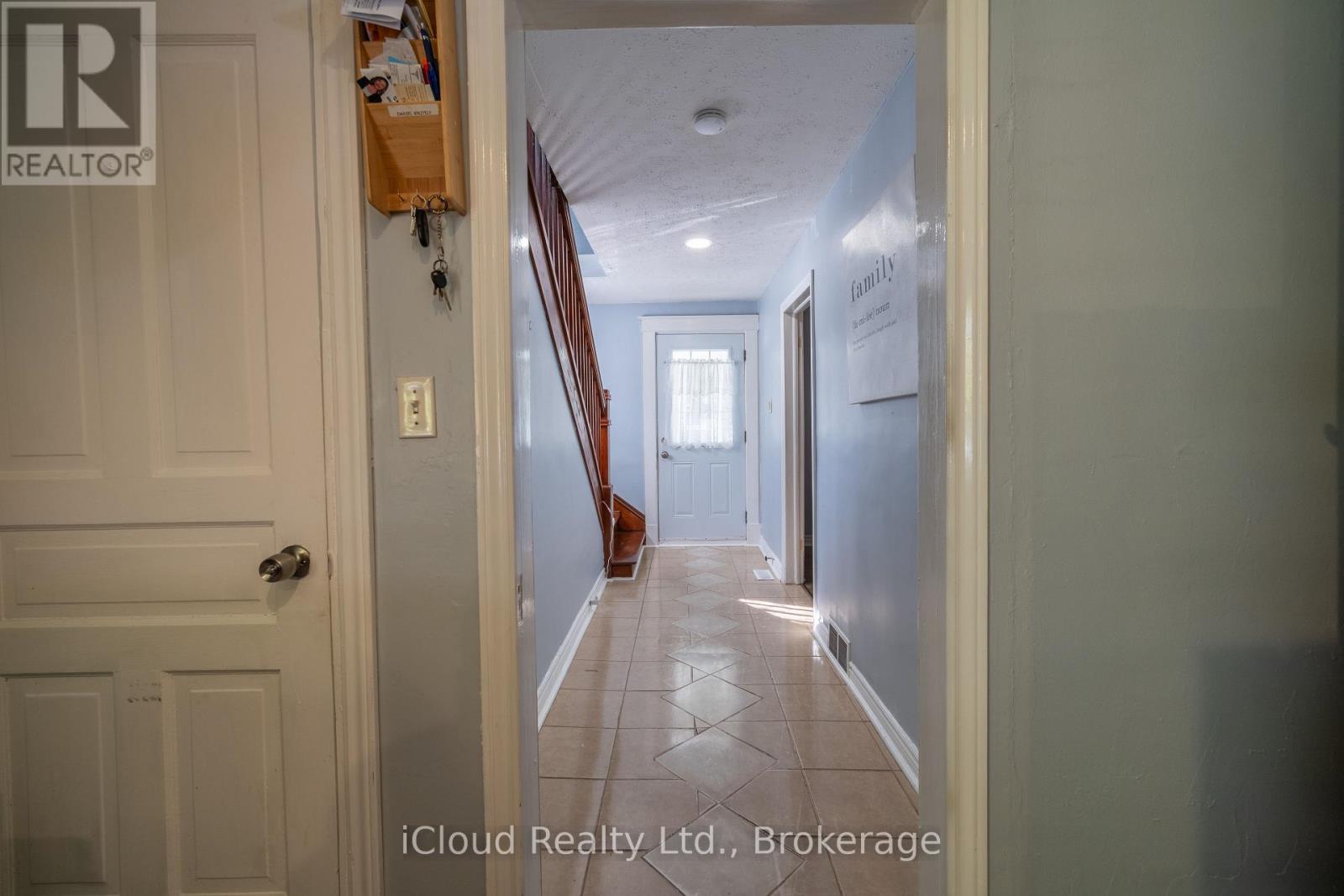 2 Richmond Avenue, St. Catharines, Ontario  L2R 3W7 - Photo 8 - X12846954