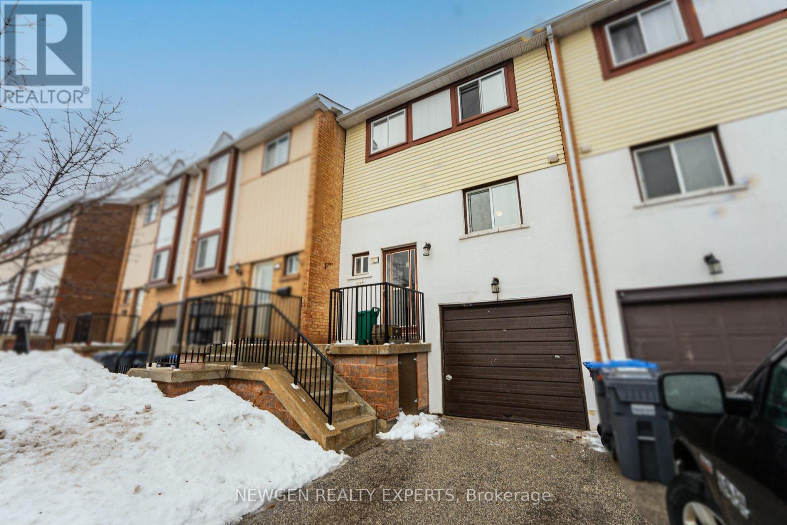 87 Moregate Crescent, Brampton, Ontario  L6S 3K9 - Photo 7 - W12806964