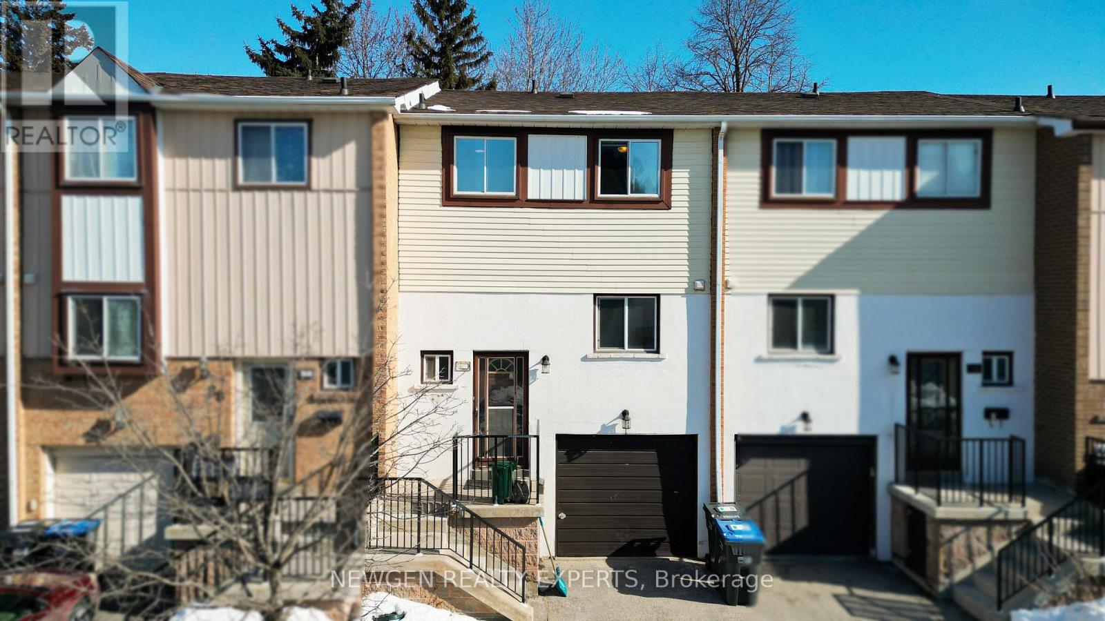 87 Moregate Crescent, Brampton, Ontario  L6S 3K9 - Photo 2 - W12806964