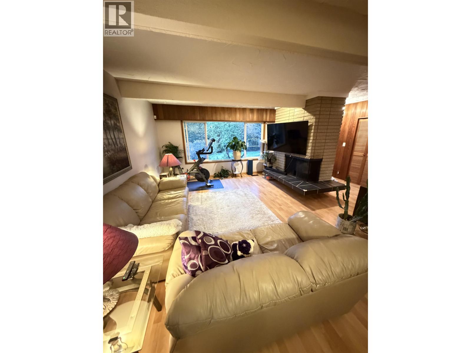 7040 Halifax Street, Burnaby, British Columbia  V5A 1L8 - Photo 2 - R3094938