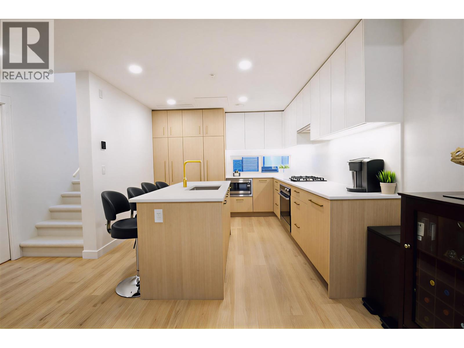 202 381 Clayton Street, Coquitlam, British Columbia  V3K 0J8 - Photo 3 - R3096428