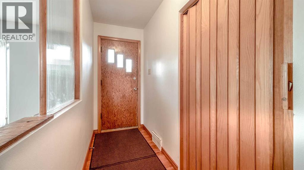 10 Marlowe Place Ne, Calgary, Alberta T2E 5P8 - Photo 2 - A2283017