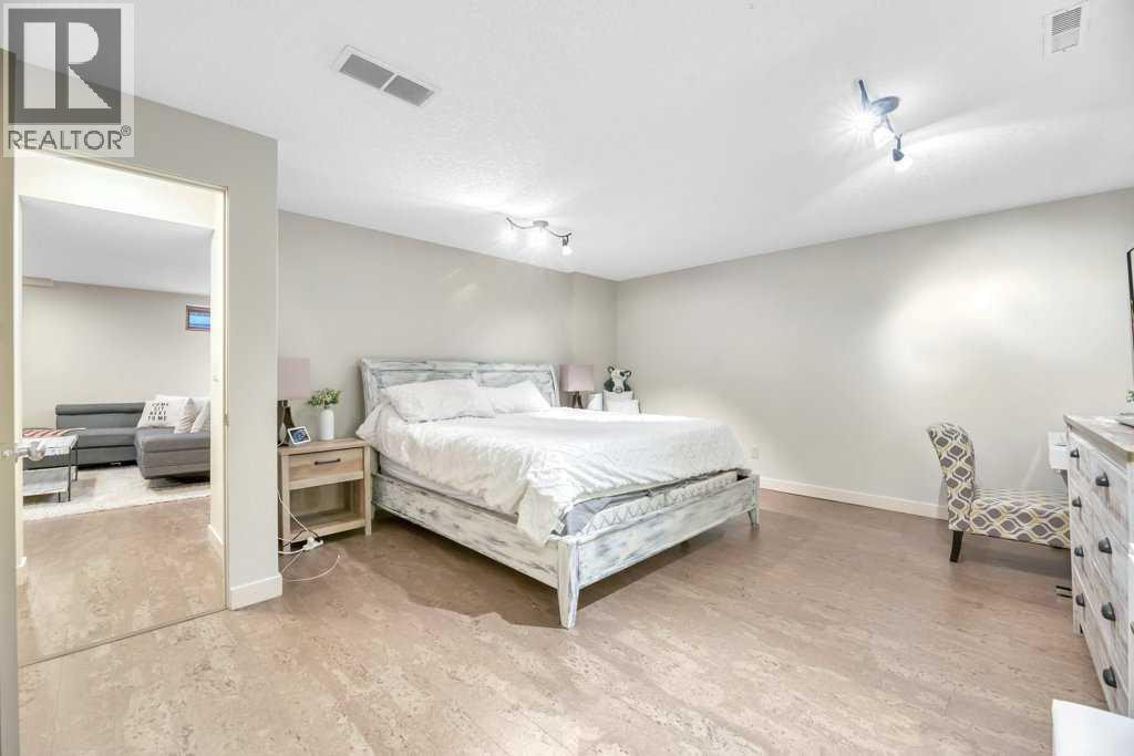 2242 25a Street Sw, Calgary, Alberta  T3E 1Y9 - Photo 33 - A2290367