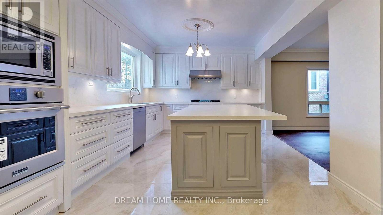 105 Page Avenue, Toronto, Ontario  M2K 2B8 - Photo 6 - C12846994